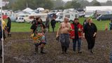 Menschen mit freiem Oberkörper in Wacken