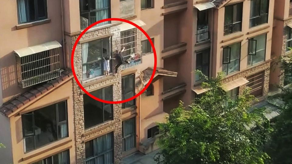 Riskante Rettung: Fünfjährige hängt an Fenster – Nachbar wird zum Helden Riskante Rettung: Fünfjährige hängt an Fenster – Nachbar wird zum Helden