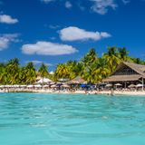 Eine Woche im Hotel (inkl. Frühstück): 944,06 Euro  Eine Woche in der Airbnb-Unterkunft: 1.129 Euro  Drei-Gänge-Menü für zwei Personen: 38,38 Euro  0,5 Liter Bier: 1,95 Euro  Freizeitaktivitäten: 81,36 Euro