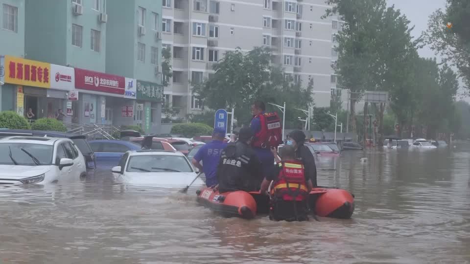 Video: Peking unter Wasser