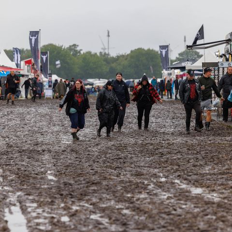 Bereits vor dem offiziellen Start des Festivals ist das Wacken Open Air 2023 zur Schlammschlacht geworden