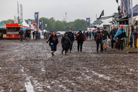 Bereits vor dem offiziellen Start des Festivals ist das Wacken Open Air 2023 zur Schlammschlacht geworden