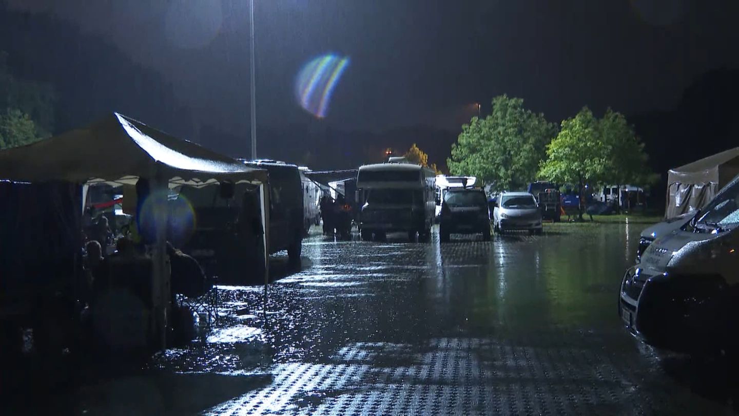 Camper-Vans auf Parkplatz