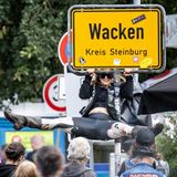 Gelbes Ortsschild von Wacken