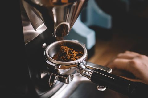 Espresso mit der Siebträgermaschine zubereiten