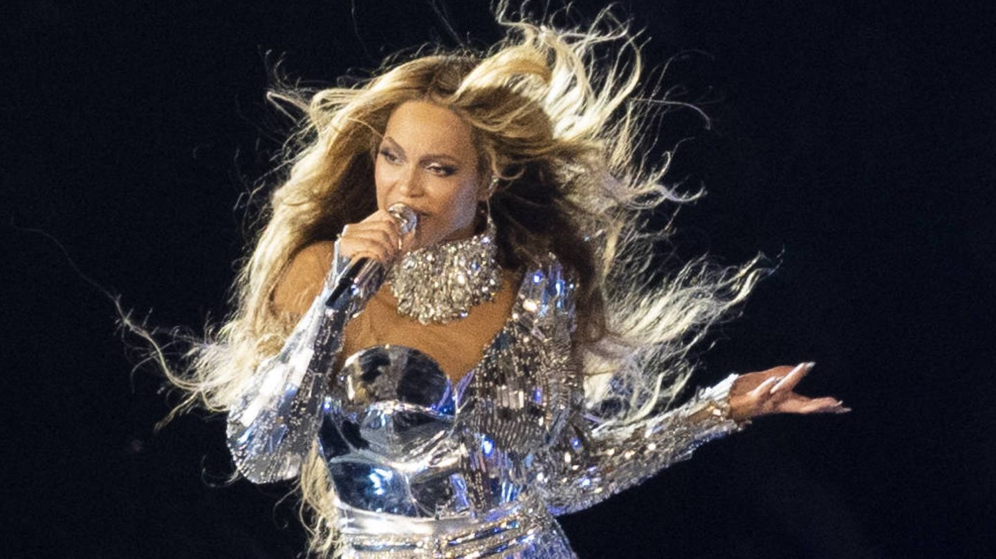 Beyoncé: Wheelchair user is not allowed to go to concert – singer helps him