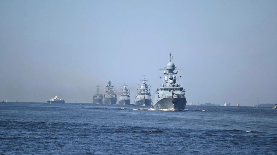 Ukraine-News: Russische Kriegsmarine hält Ostsee-Manöver mit 6000 ...