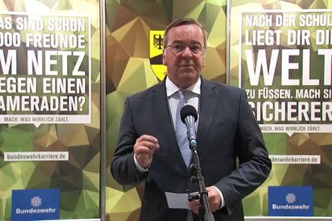 Video: Bundeswehr soll mehr Frauen und "Menschen mit Migrationsgeschichte" für sich gewinnen