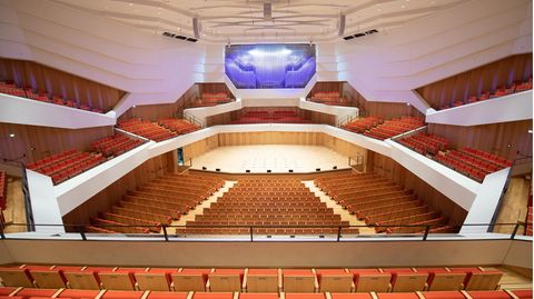 Konzerthallen und Musikclubs blieben während der Coronavirus-Pandemie leer (im Bild: Konzertsaal des Dresdner Kulturpalasts)