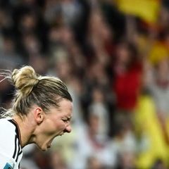 Alexandra Popp reagiert nach ihrem Tor zum 1:1