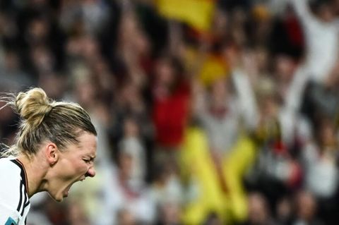 Alexandra Popp reagiert nach ihrem Tor zum 1:1