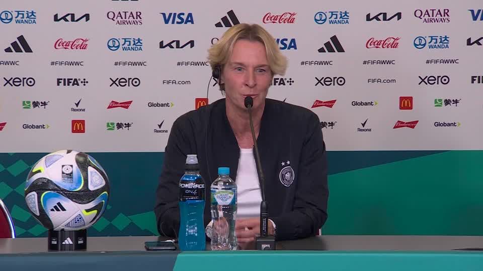 Video: Voss-Tecklenburg: "Wir hören jetzt nicht auf, Fußball zu spielen"