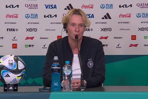 Video: Voss-Tecklenburg: "Wir hören jetzt nicht auf, Fußball zu spielen"