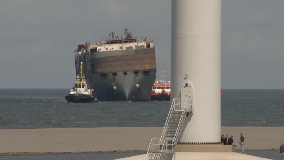 Video: Freemantle Highway: Beschädigter Frachter sicher im Hafen angekommen