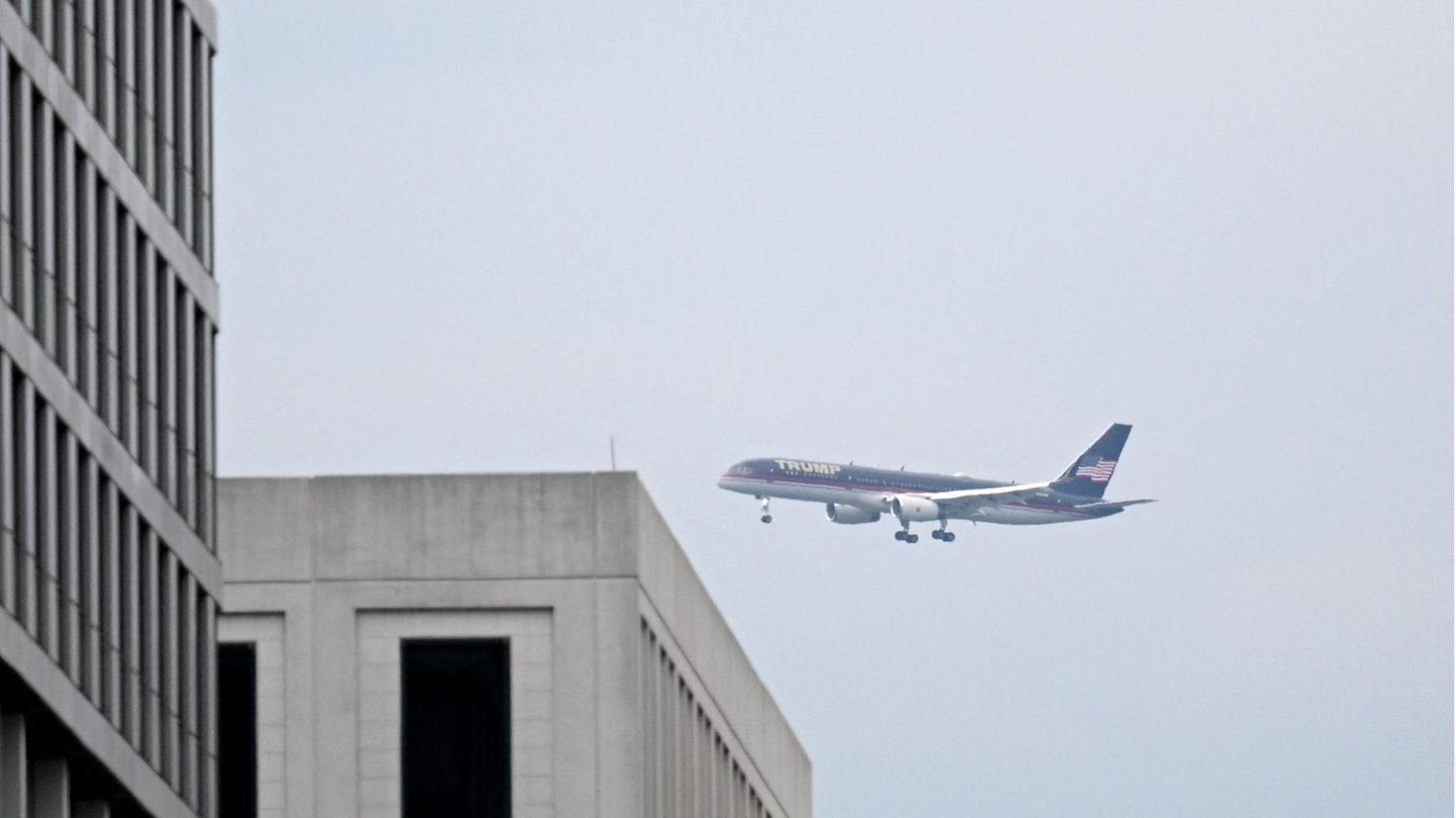 Der ehemalige Präsident landete auf dem Ronald Reagon National Airport in Washington D.C.