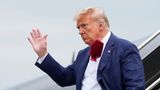 Donald Trump, ehemaliger Präsident der USA, kommt auf dem Ronald Reagan Washington National Airport an