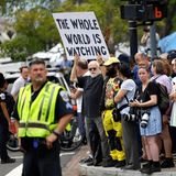 "Die ganze Welt sieht zu" – damit dürfte ein Beobachter vor dem Gerichtsgebäude nicht ganz falsch liegen