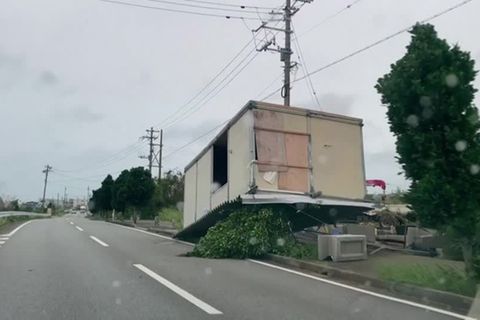 Video: Japan: Aufräumen nach Taifun "Khanun"