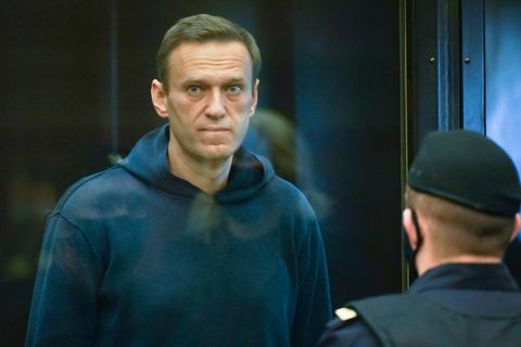 Nawalny in einem schwarzen Pulli