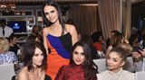 In diesem Jahr sollte sich für Meghan alles ändern – doch im Januar 2016 wusste Meghan Markle (2. v. r.) davon noch nichts, als sie mit ihren Schauspielkolleginnen Abigail Spencer, Jordana Brewster und Sarah Hyland bei einem Branchendinner feierte