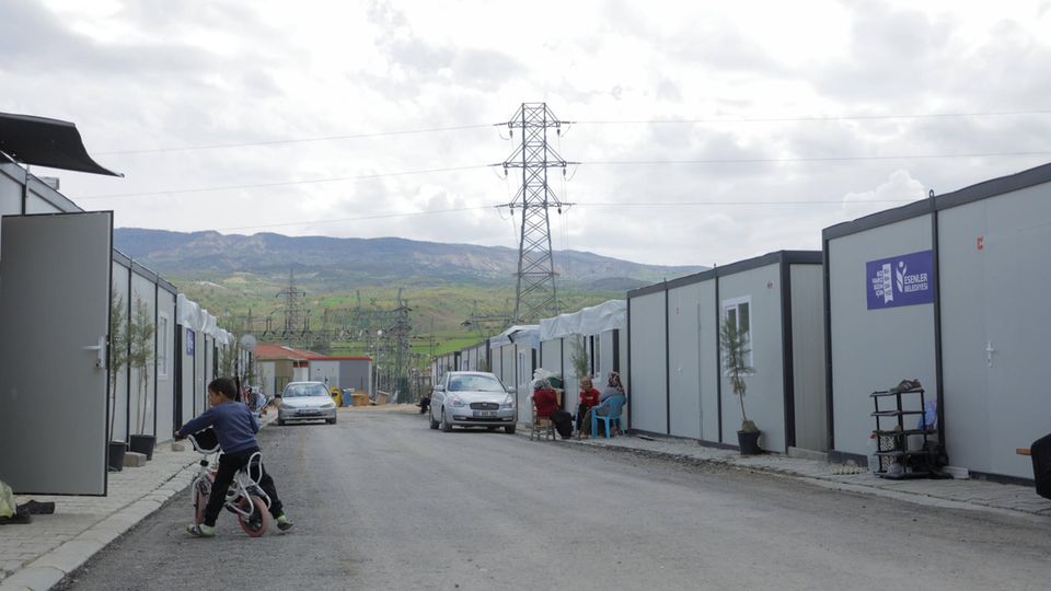 Türkei Erdbeben Notunterkünfte in Container in Golbasi