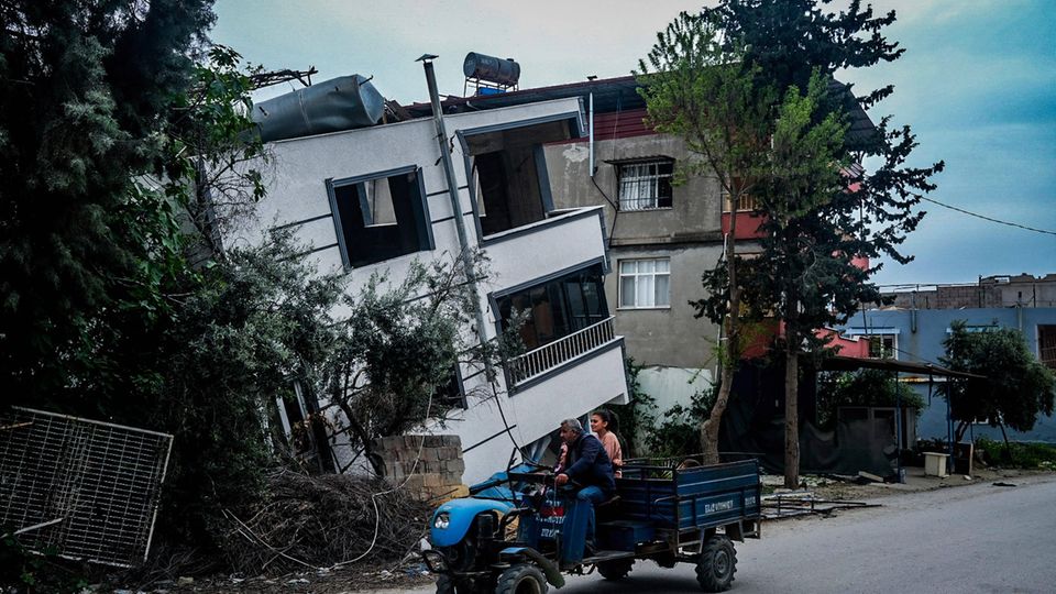 Türkei Erdbeben Samandag Eingestürztes Haus in Samandag