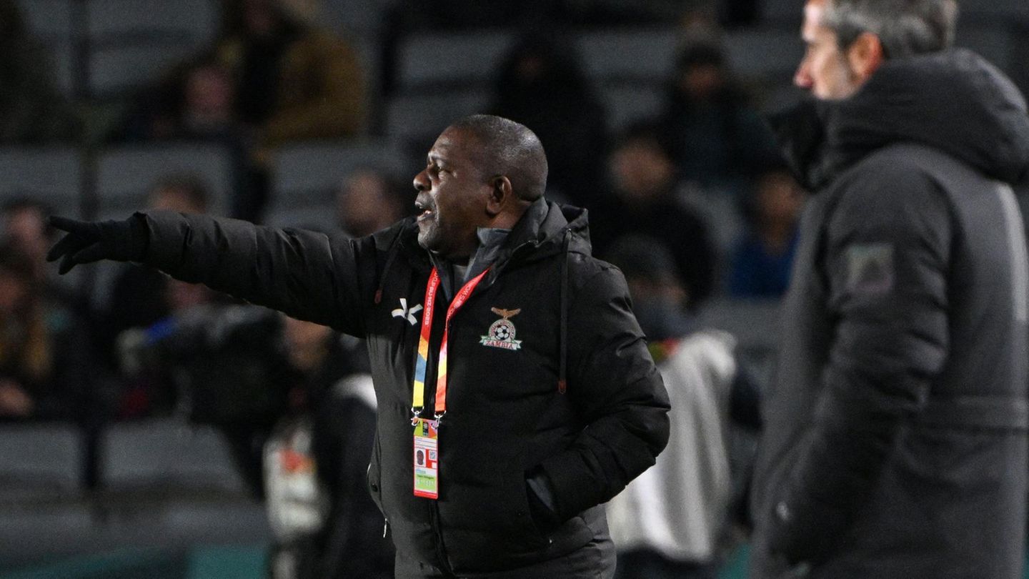 Trainer der sambischen Frauennationalmannschaft, Bruce Mwape