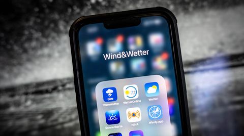 Verschiedene Wetter-Apps auf einem Smartphone