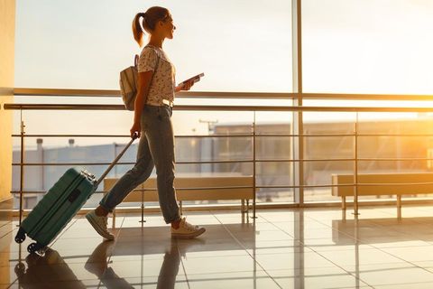 Diese Dinge sollten Sie bei Ihrem Reiseoutfit lieber weglassen