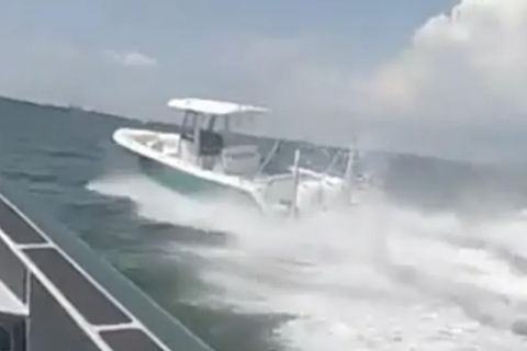Mit Hochgeschwindigkeit: Geister-Boot wurde von der Polizei gestoppt
