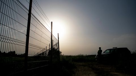 Ein litauischer Grenzschutzbeamter an der Grenze zwischen Belarus und Litauen