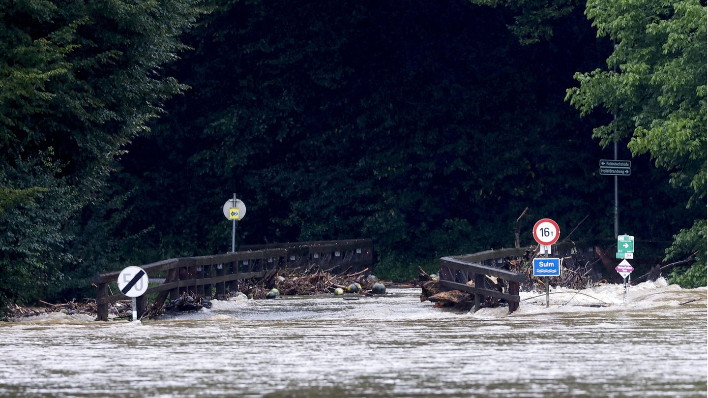 Überschwemmte Brücke