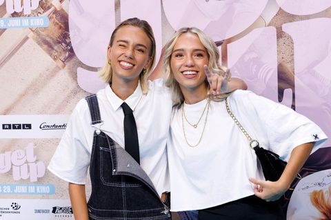 Lena (links) und Lisa Mantler bei der Premiere ihres Kinofilms "Get up".