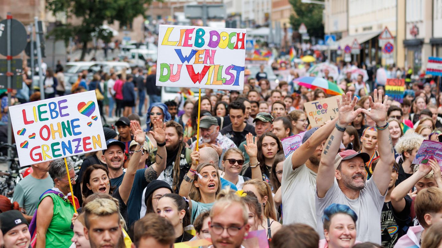 CSD: Die schönsten Bilder aus Hamburg und Nürnberg | STERN.de