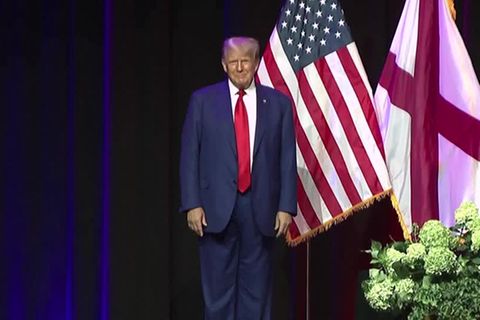 Prozess wegen Verschwörung: Donald Trump nach Gerichtstermin: "Wenn Sie mich verfolgen, verfolge ich Euch"