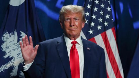 USA: Donald Trump, ehemaliger Präsident der USA, kommt zu seiner Rede bei der 56. jährlichen Silver Elephant Gala