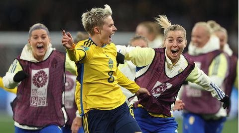 Die Schwedinnen feiern – sie haben das überlegene Frauenteam der USA aus der Fußball-WM gekickt