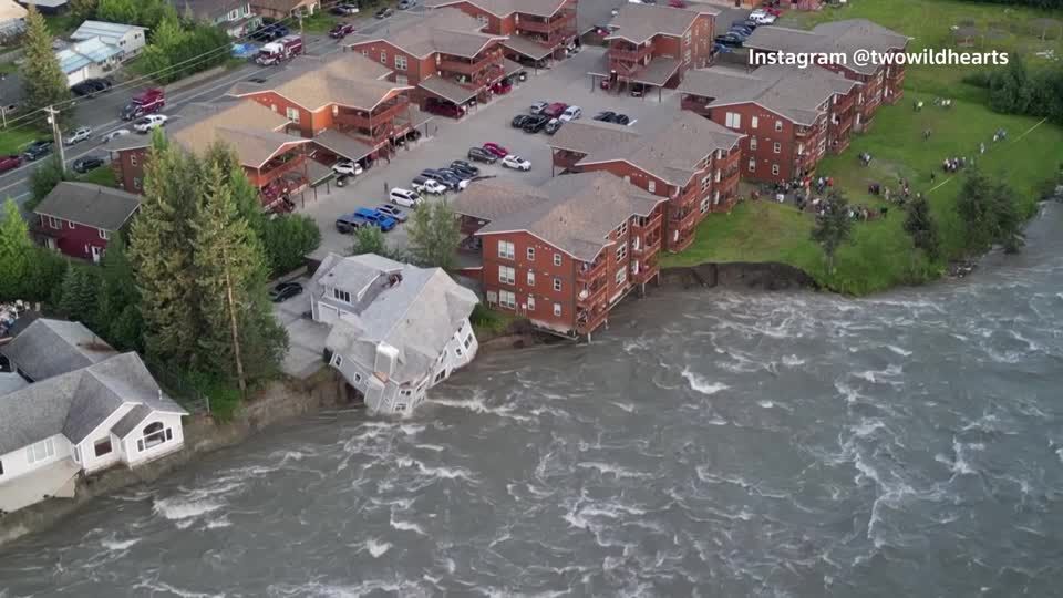 Alaska: Nach Gletscherschmelze: Ganzes Haus fällt in reißenden Fluss