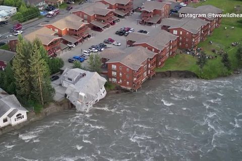 Alaska: Nach Gletscherschmelze: Ganzes Haus fällt in reißenden Fluss