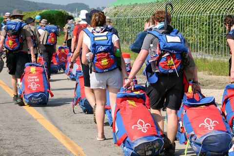 Britische Pfadfinder verlassen das World Scout Jamboree-Zeltlager in Südkorea
