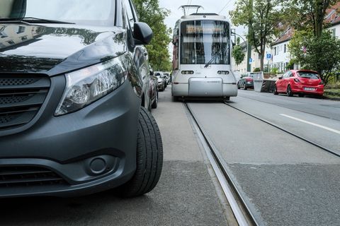Ebenfalls auf dem Treppchen der höchsten Einnahmen für geparkte Autos: Düsseldorf. Die Landeshauptstadt von NRW nahm im vergangenen Jahr 39,32 Euro pro Einwohner ein. 