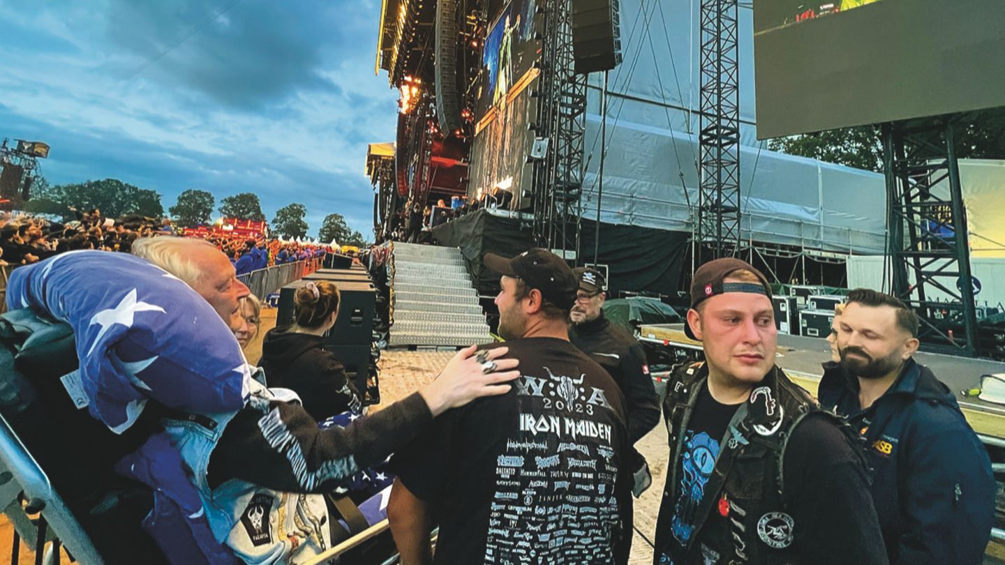 Selbstverständlich wird wie immer auch sozialen Projekten Raum gegeben. Der "Wünschebus" erfüllt unter dem Motto "Letzte Wünsche wagen" todkranken Menschen ihre letzten Wünsche – in diesem Fall: "Einmal erste Reihe beim Headliner Iron Maiden sein und das im Krankenbett", zusammen mit Familien-Mitgliedern.