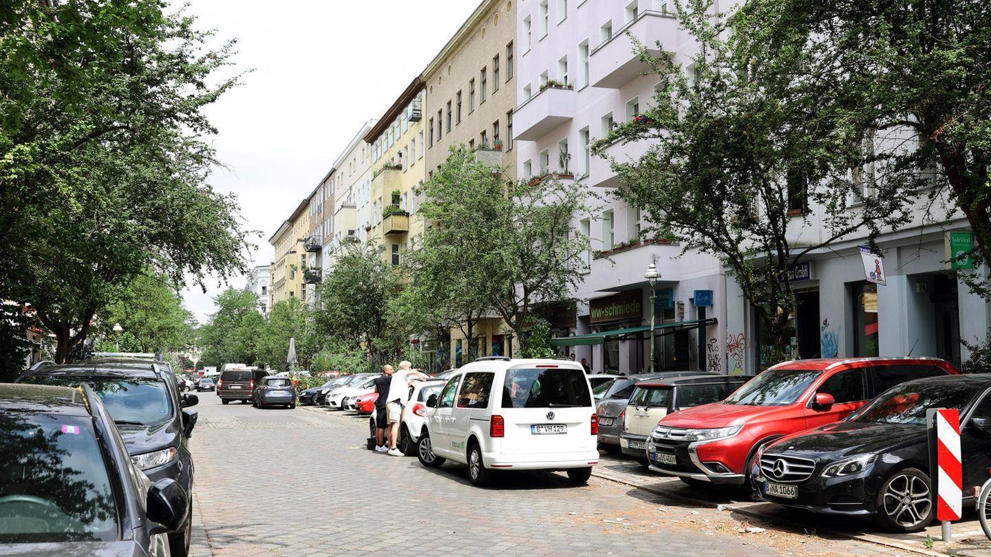 Platz 5: Berlin Auch in Berlin ist die Parkplatzsuche häufig ein Albtraum. Die Hauptstadt ist bezogen auf die absoluten Zahlen sogar Spitzenreiter, was die Einnahmen aus geparkten Fahrzeugen angeht. Knapp 114 Millionen Euro nahm die Stadt im vergangenen Jahr ein. In Relation bedeutet das: 30,98 pro Einwohner und somit Platz 5 im Ranking.