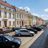 Zwar geht es in Brandenburgs Hauptstadt Potsdam deutlich beschaulicher zu als in Berlin, aber auch hier sprudeln die Einnahmen durch geparkte Autos. Mit 28,64 Euro Einnahmen pro Einwohner liegt Potsdam einen Platz hinter der Bundeshauptstadt.