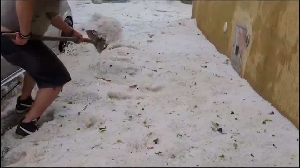 Video: Weiße Wetterkapriolen in Italien Video: Weiße Wetterkapriolen in Italien