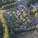 Ob am Stadion, am Bahnhof oder im Wohnviertel: Wer in Hannover einen Parkplatz braucht, muss oftmals lange suchen. Viele Gebiete in der Innenstadt sind mittlerweile Einwohnerparkplätze. Das spiegelt sich auch in den Parkeinnahmen der Stadt wider. 19,18 nahm die Landeshauptstadt Niedersachsens vergangenes Jahr durchschnittlich pro Einwohner ein.