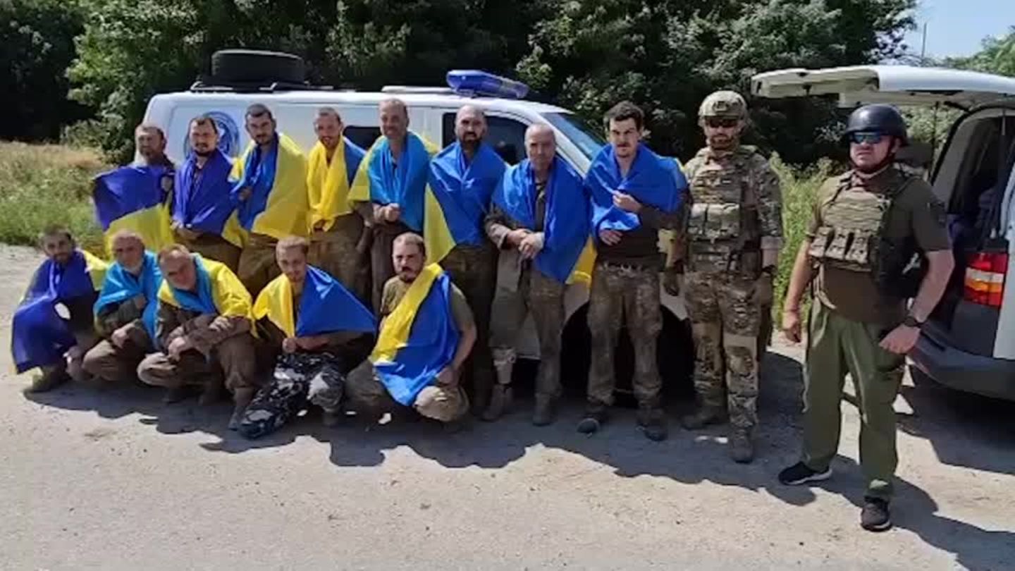 Video: Ukraine: 22 Soldaten bei j&uuml;ngstem Gefangenenaustausch freigekommen
