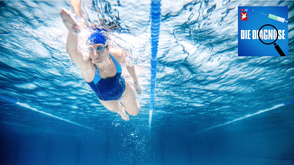 Eine Schwimmerin wird auf einmal bewusstlos