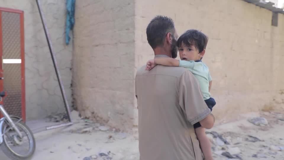 Video: Ihm blieb nur der kleine Ibrahim - Leben nach dem Beben in Syrien