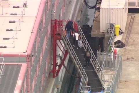 Video: Asylverfahren ab jetzt vom Lastkahn aus